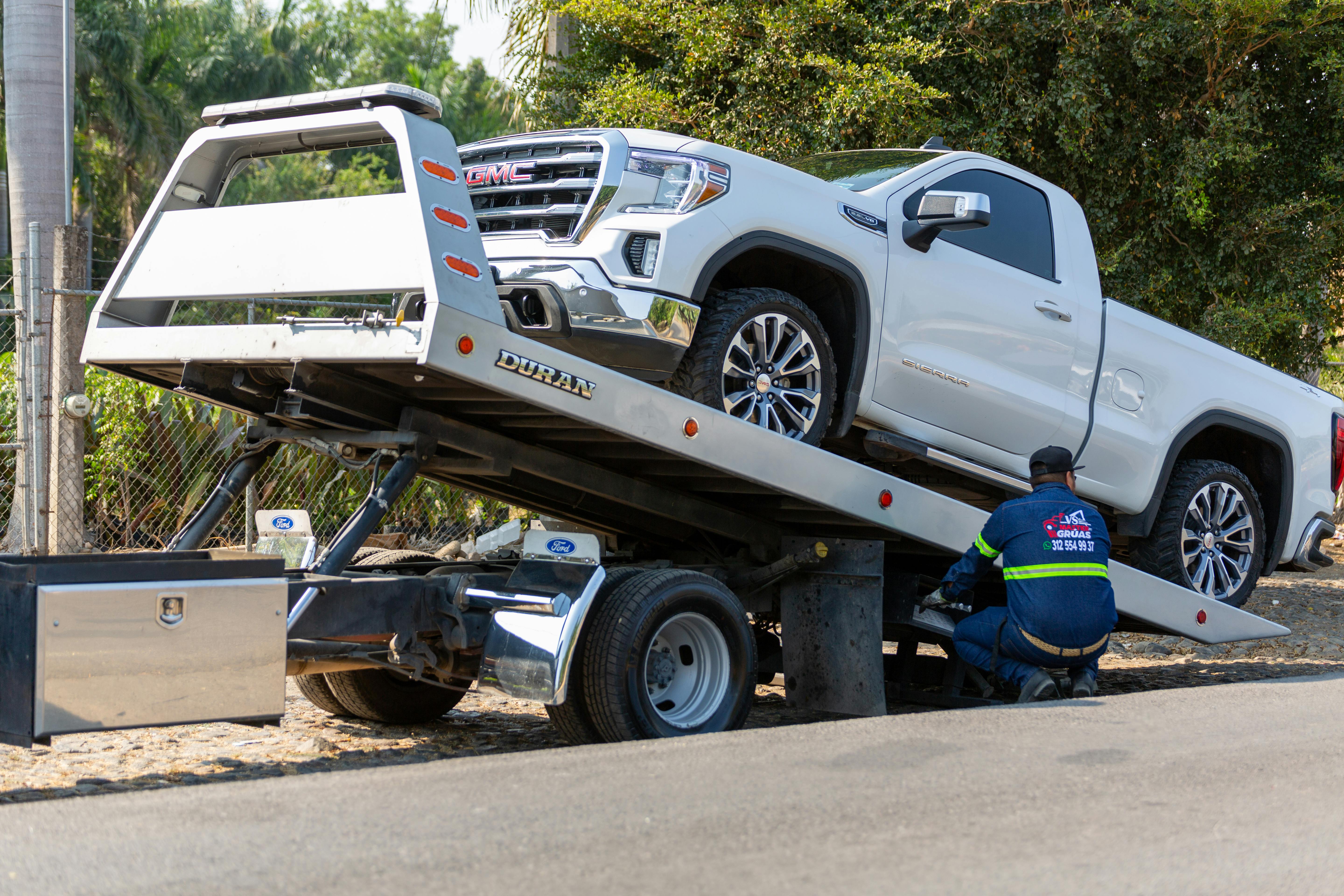 Car Towing Service Team
